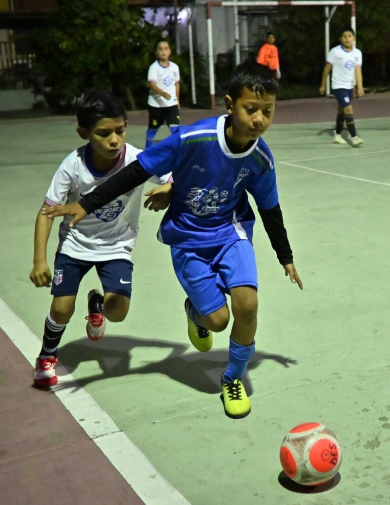 ¡Se queda con todo! Familia Silva celebra los títulos obtenidos en las categorías Osos, Infantil y Juvenil ‘A’, de la Liga de Futbol de Sala Neorigen